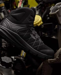 Keen Men's Vista Energy Mid (Carbon-Fiber Toe) | Black/Raven -Step Style Shop 1024592 PDP RightImage