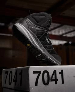 Keen Women's Vista Energy Mid (Carbon-Fiber Toe) | Vapor/Black -Step Style Shop 1025220 PDP LeftImage