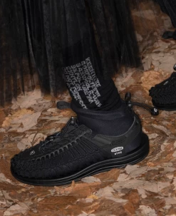 Keen Women's UNEEK High Top X HYKE | HYKE Timberwolf -Step Style Shop Lifestyle3womens 1027976