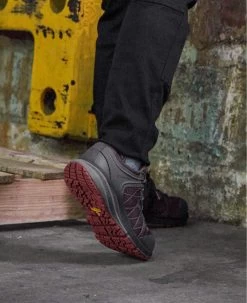 Keen Women's Vista Energy (Carbon-Fiber Toe) | Magnet/Rhubarb -Step Style Shop SDD 554 VistaEnergy 1026662 Right Image