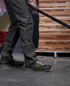 Keen Men's Vista Energy (Carbon-Fiber Toe) | Magnet/Green Glow -Step Style Shop SDD 554 VistaEnergy 1026886 Right Image