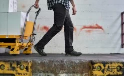 Keen Men's Vista Energy (Carbon-Fiber Toe) | Magnet/Green Glow -Step Style Shop SDD 554 VistaEnergy 1026886 Top Image