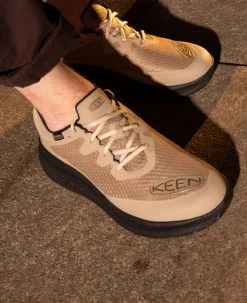 Keen Men's WK400 Waterproof Walking Shoe | Timberwolf/Black 19 Keen Men's WK400 Waterproof Walking Shoe | Timberwolf/Black -Step Style Shop WK400WaterproofPDPLifestyle3